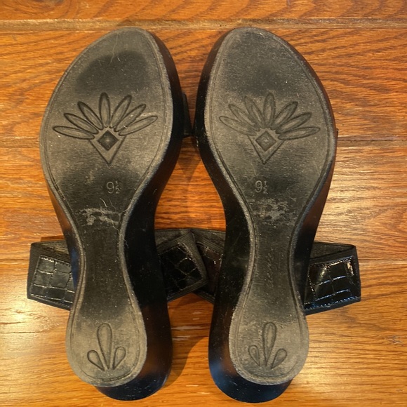 Dexflex by Dexter Embellished Wedge Heeled Sandal Size 9.5 - Picture 5 of 9